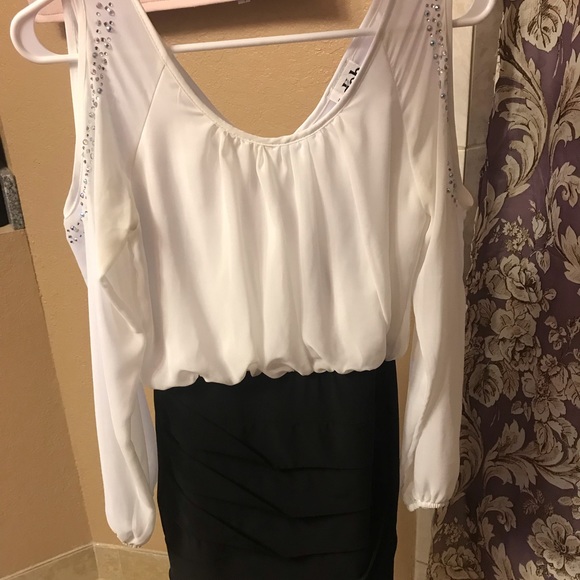 Dress - Picture 3 of 3